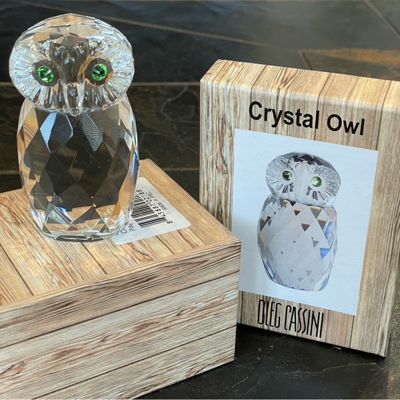 Oleg Cassini Crystal Owl with Green eyes. Paperweight - Picture 4 of 11